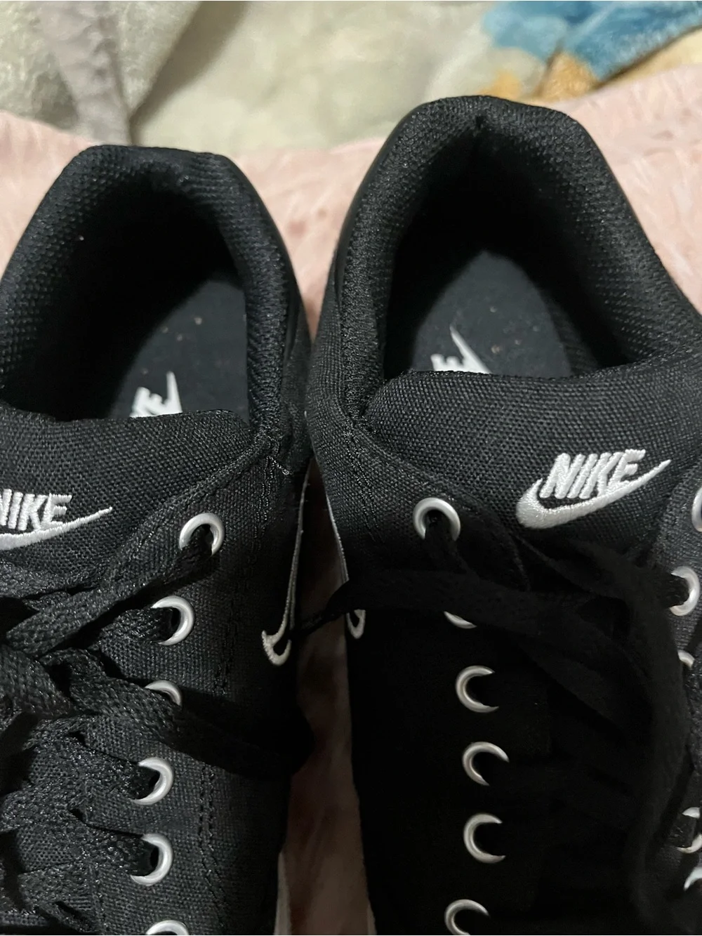 Nike Men's Black and White Low-Top Sneakers